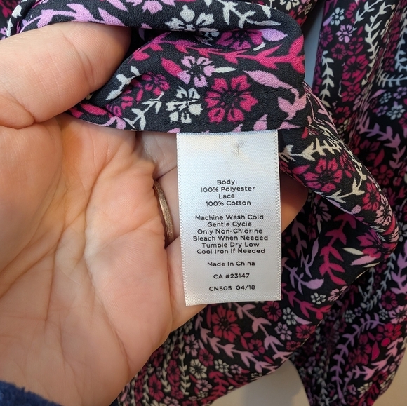 Talbots Pink and Black Relaxed Blouse with V-neckline - Picture 9 of 11